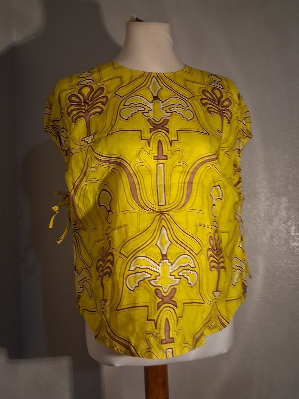 Banana Republic NWT Women’s Yellow Patterned Short Sleeve Top Size XS